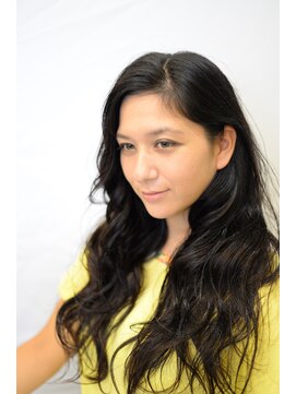 トゥワイス(Twice) ツヤのあるロングウェーブStyle