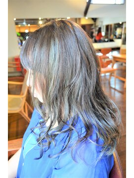 ピースリーヘア バイ カーサ(peathree.hair by CASA) オリーブアクセント×ミディアム