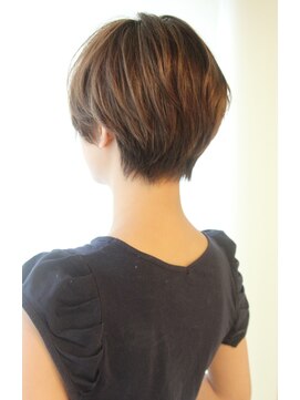 レウナ 外苑前(Reuna) 大人可愛い小顔ショート　３０代４０代に人気