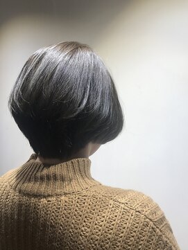 ニルバ(niLva) nilva新宿／オリーブアッシュ ラフショートボブ [山村麻悠]