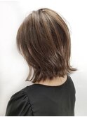 10代20代30代大人可愛い外ハネくびれくすみベージュレイヤーボブ