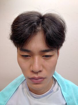 ヴェルデ シンバシ(VERDE SHINBASHI) センターパート マッシュツーブロックフェード 就活 七三 黒髪