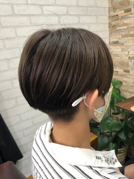 ハサミバイアトリエナガノ 千葉(8sami by atelier nagano) ショートボブ/センターパート/ツヤ髪/グラデーション/イヤリング