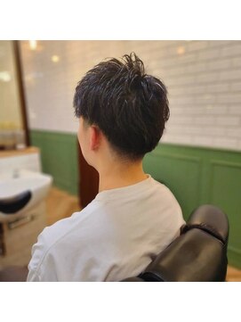 ワイズバーバー ギンザ  神田御茶ノ水店(Y's BarBer GINZA) ツーブロック×アップバング×ゆるパーマ<理容室>