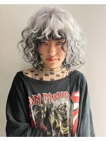 クク(QUQU)&nbsp;ホワイト　ブラック　カール