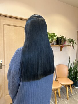 マギー(Magie) 艶ブルー