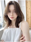 大人可愛い韓国くびれ　顔まわりレイヤー　かきあげ　ミディアム
