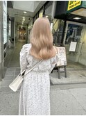 黄金に光る後ろ姿