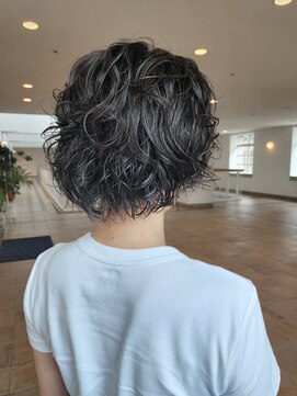 ビュートリアム 神戸(BEAUTRIUM) ウェーブショートボブ/ショートカット/ウェーブヘア/30代/40代