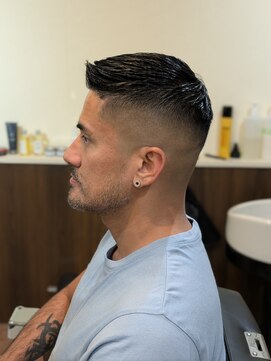 ブラッドバーバー(B-RAD BARBER) ラフトップスキンフェード眉カットカジュアルメンズカット