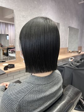 モク(mok) パツっと外ハネボブ酸性ストレート