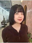 ミディアム顔まわりレイヤー肩上ボブ
