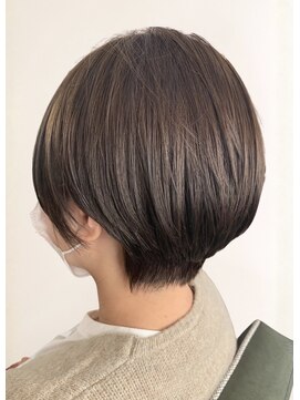 プーン(POON) ショートボブ × アッシュブラウン
