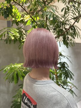 ホワイトピンクカラー