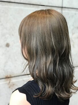 エール(Aile) エアリーミディ、ショートパーマ、黒髪カタログ