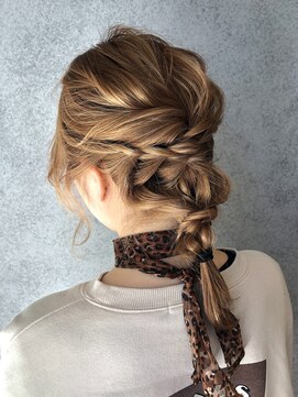 ヘアサロンM 新宿 三つ編みおろし