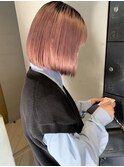 担当西田　ピンクベージュ　切りっぱなしボブ　ブリーチ