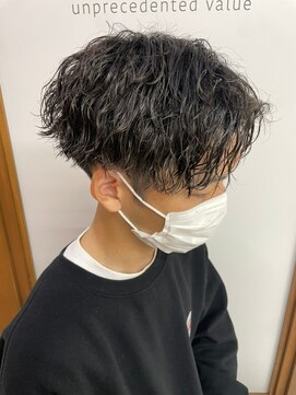 ローウェ バイ フィフス 立川メンズサロン(Louwe by fifth) センターパートツイストスパイラルパーマメンズ波巻きパーマ