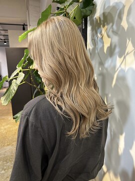 メリー オオサカ(Merly Osaka) くすませすぎない！夏っぽいシュートなブロンドカラー