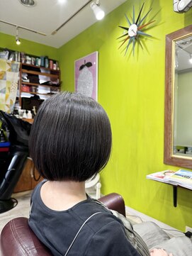 シースティア(siistia) 《シンプルなボブ》