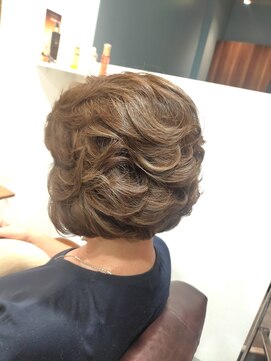 ヘアー グリーン(hair green) 40代50代60代/ふんわりレイヤーボブ/エレガントスタイル