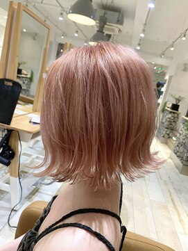 アース オーセンティック 三鷹店(EARTH Authentic) 外ハネボブ/サーモンピンクカラー