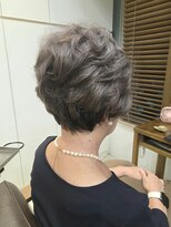 フラココ 荻窪店(hurakoko trico)&nbsp;50代/60代/白髪ぼかしハイライト/グレイヘア/小顔/ショート/荻窪