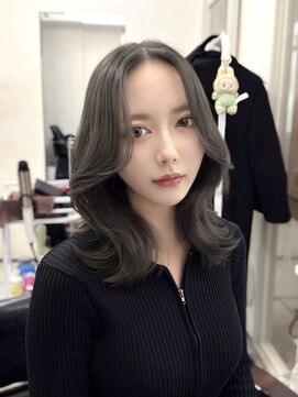 ロムーク 表参道(LOMKH) ロングレイヤーカット顔周りシールエクステ秋ヘーゼルグレージュ