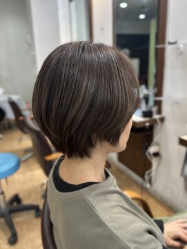 カラーサロンビスカリア 相模原エリア 淵野辺駅店(Color salon Biscaria) 白髪ぼかしハイライトショート[淵野辺/淵野辺駅]