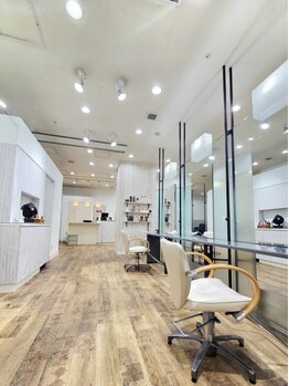 エン(en.)の写真/スタイリストのみの少人数サロン！広めの空間で人目を気にせず過ごせる♪自分だけの贅沢なサロンタイムを◎