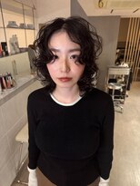 クオン(QUON)&nbsp;カーリーミディアムウルフ