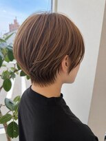 セラ(SERA)&nbsp;上品ベージュ×白髪ぼかしハイライトショート