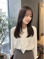 ラナ(LaNA)&nbsp;流れる前髪と内巻きでまとまる艶ロング