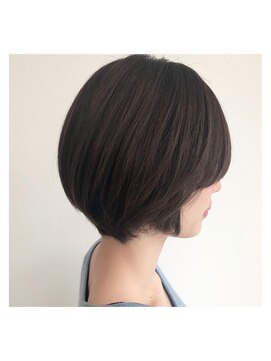 ヘアアンドフェイシャル ヴィトリーノ(Hair & Facial Vitrine) ☆長め前髪で大人らしさをプラス！洗練されたクリーンショート☆