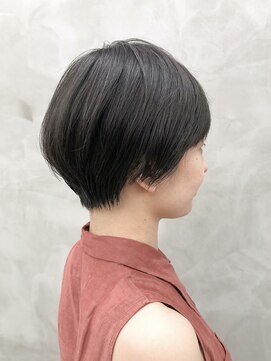 スー 渋谷(suu) 大人かわいい黒髪マニッシュショート重めスタイル（徳竹）