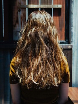 カラーサロンビスカリア 相模原エリア 淵野辺駅店(Color salon Biscaria) 外国人風バレイヤージュスタイル