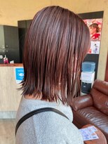 ビーワールド(B WORLD)&nbsp;大人かわいい切りっぱなしボブケアブリーチでカシスピンクカラー