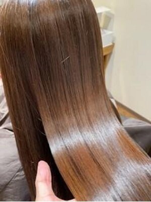 【完全個室】髪のダメージに合わせて選べるトリートメントをご用意。髪の内部から補修し、艶のある美髮へ。