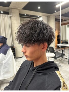 イーラ(era) ツイストスパイラルパーママッシュ刈り上げツーブロックショート