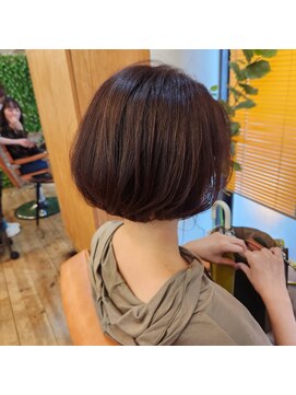 エルムトウキョウ(ELM Tokyo) 艶ブラウンカラー☆首元スッキリボブ☆