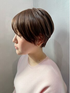 メイカ(MEIKA) ベージュ系カラーマッシュショート