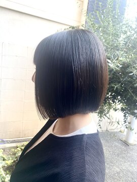 ココカラヘアー ニコ(cococara hair nico) ボブ/切りっぱなしボブ/透明感/暗髪/ショート