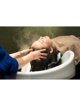 美髪つくりは頭皮環境が大切。頭皮の汚れを落として、髪の芯からキレイに♪