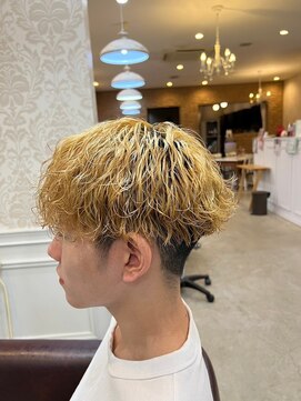 クロエ バイ ラヴィズム 新潟ビルボードプレイス2店(CLOE by LUVISM) メンズハイトーンパーマ