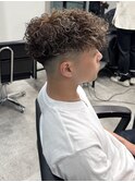 茶髪メッシュスパイラルパーマスペインカールツーブロック