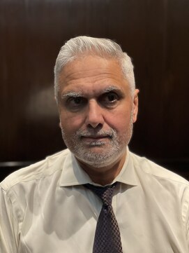 ザバーバー 渋谷(THE BARBER) サイドパート×バーバースタイル＝白髪イケオジ　〈理容室〉