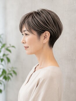 リーヴァー(ReEver)の写真/白髪が気になり始めた方にも◎自然に馴染む艶カラーで、白髪をカバーしながらお洒落を楽しめる髪へ♪
