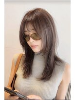 アルテ(ARTE)&nbsp;顔周りレイヤー×透明感グレージュでつくる艶髪ミディアムヘアー