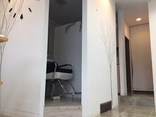 ヘアアンドインタラクション ポタラ(potala)の雰囲気（半個室のシャンプー台でリラックス）