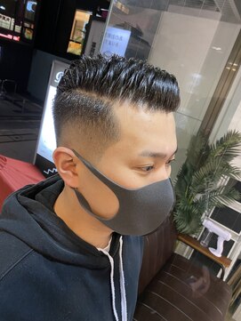 ドルクス 日本橋(Dorcus) 東京バーバー日本橋フェード風ポンパドールバーバースタイル